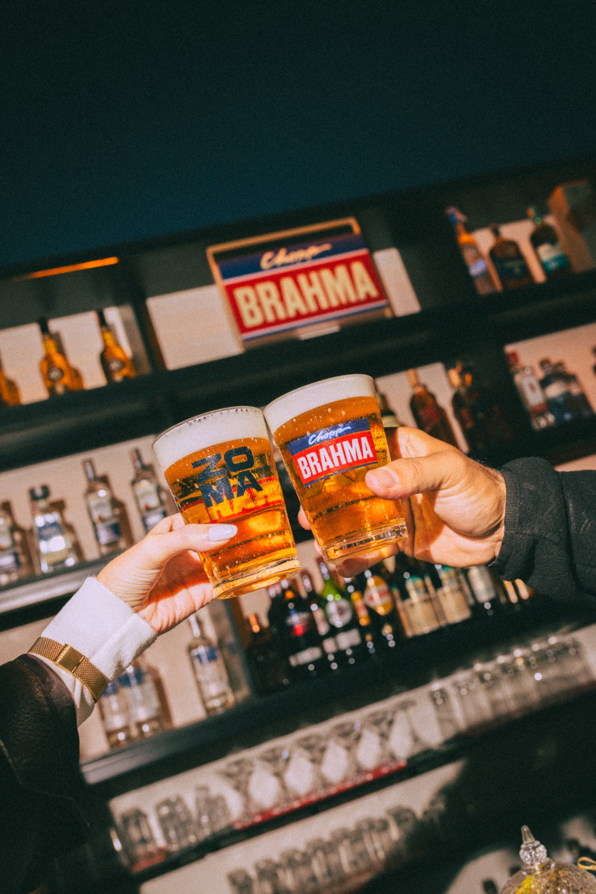 Brinde com chopp Brahma no ZOMA